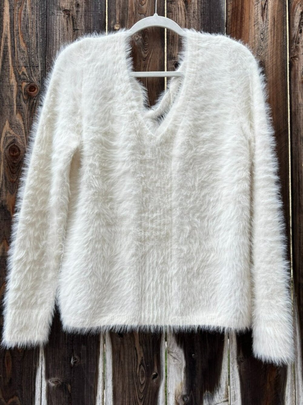 Banana Republic Cream Fuzzy Eyelash V-neck Tie-back Long Sleeve Sweater Medium